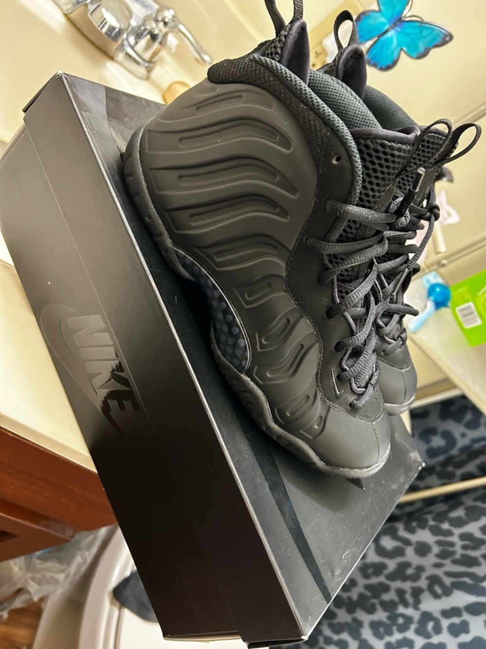 Nike little postle one ( grade school size 6 )